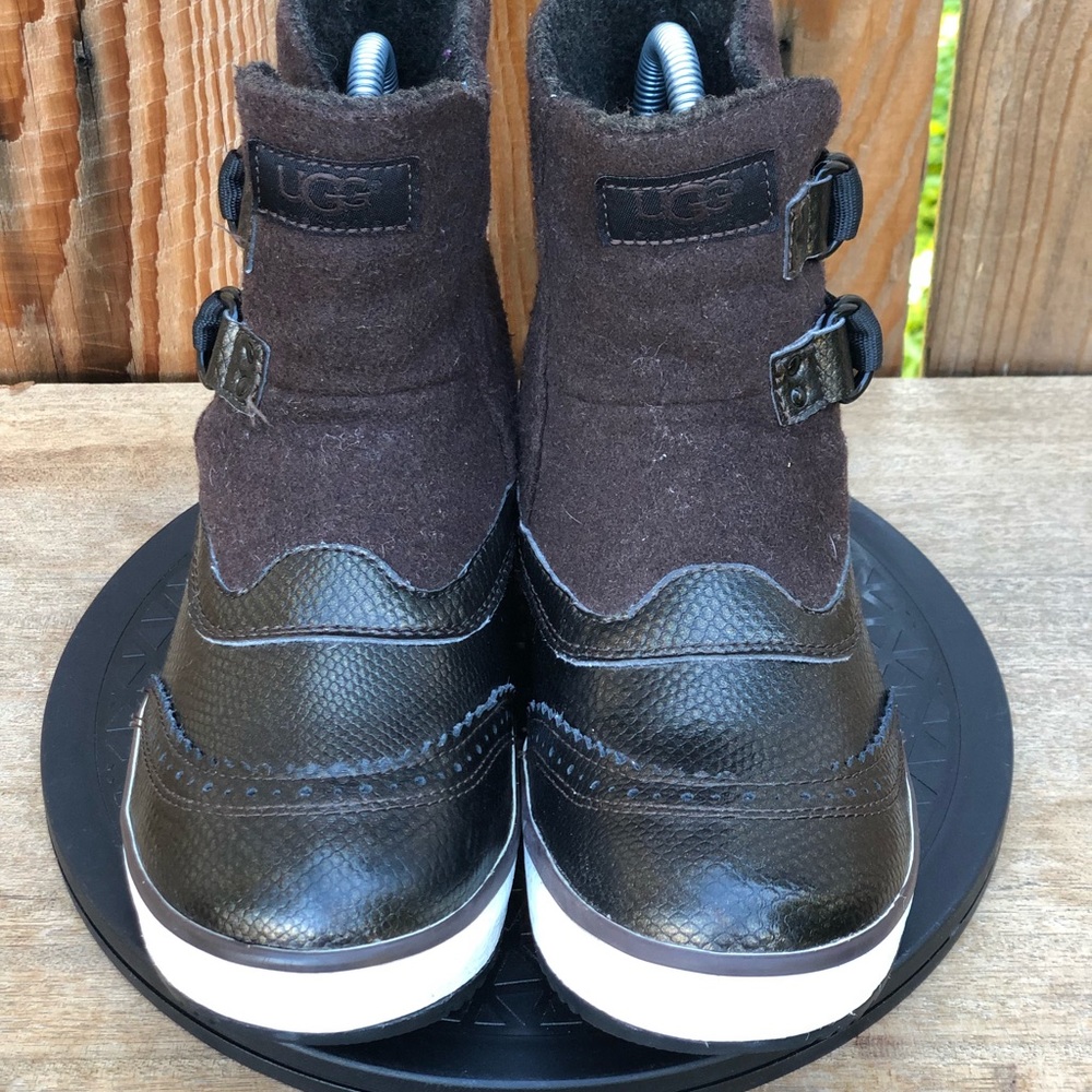 UGG Australia Waterproof Adjustable Strap Snap Closure Winter Women's Boots 6 - Picture 2 of 13